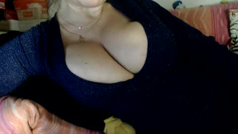 Snapshot of lovelywoman22 chatting on 02.16.25 lovelywoman22 online show from 02.16.25