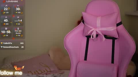 Snapshot of lovelyybell chatting on 11.25.25 B E L L online show from 11.25.25