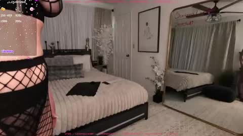 Snapshot of lovemoscarlett chatting on 01.17.25 Scarlett online show from 01.17.25