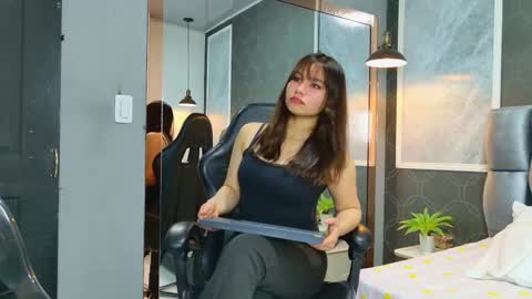 Love  online show from 11.04.25