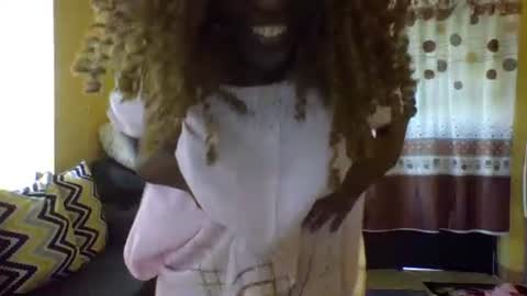 Snapshot of lover_birds chatting on 12.01.25 lovers online show from 12.01.25