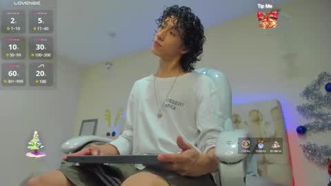 Snapshot of loverboy8_ chatting on 01.03.25 loverboy8_ online show from 01.03.25