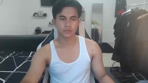 loverboyph04 online show from 12.17.25