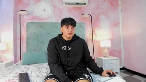 Snapshot of loverebels_ chatting on 11.25.25 loverebels_ online show from 11.25.25