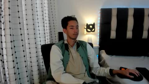 loverisu online show from 12.21.25