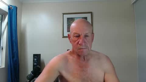 Snapshot of lovesblackazz chatting on 12.28.24 Lovesblackazz online show from 12.28.24