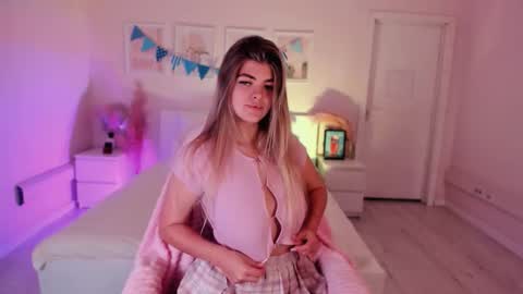 Barbie  Follow me online show from 10.12.25