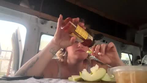 Snapshot of loveyourkittty chatting on 03.04.25 StacyMaeWish online show from 03.04.25