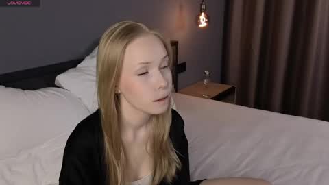 Snapshot of lovvielov chatting on 05.27.26 Diane online show from 05.27.26