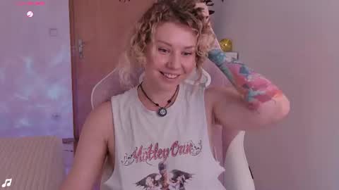 Snapshot of lowfreqsiren chatting on 07.31.26 . online show from 07.31.26
