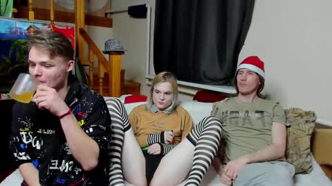 Snapshot of loyasteve chatting on 12.25.24 VECTORSTEVEPVT IS OPEN online show from 12.25.24