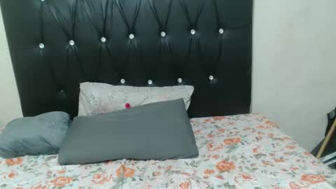 lsnnickykhanyile online show from 10.28.25