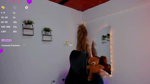 Snapshot of luanabonasx chatting on 01.18.25 Luana online show from 01.18.25