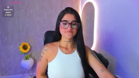 Snapshot of luanabonasx chatting on 10.25.25 Luana online show from 10.25.25