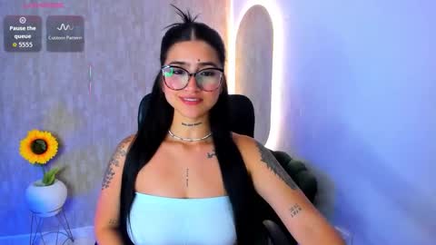 Snapshot of luanabonasx chatting on 11.18.25 Luana online show from 11.18.25