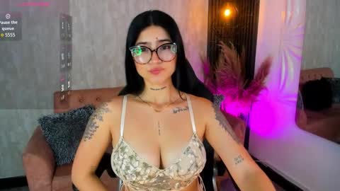 Snapshot of luanabonasx chatting on 11.29.25 Luana online show from 11.29.25