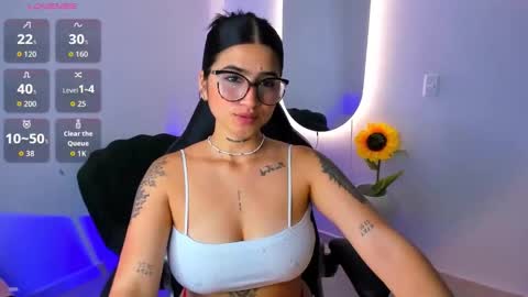 Snapshot of luanabonasx chatting on 12.16.25 Luana online show from 12.16.25