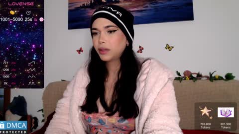 Snapshot of luara_ chatting on 12.19.24 luara_ online show from 12.19.24