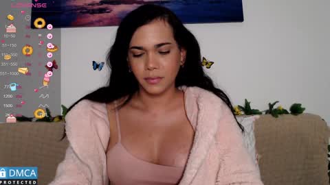 Snapshot of luara_ chatting on 01.15.25 luara_ online show from 01.15.25