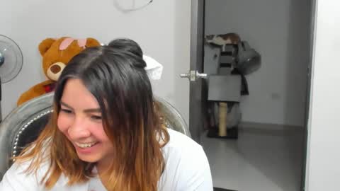 Snapshot of luara__01__lecat_1 chatting on 11.12.25 luara__01__lecat_1 online show from 11.12.25