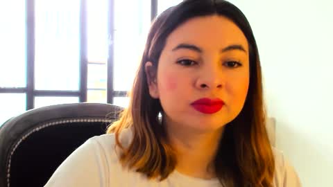 Snapshot of luara__01__lecat_1 chatting on 11.23.25 luara__01__lecat_1 online show from 11.23.25