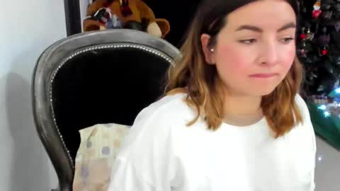 Snapshot of luara__01__lecat_1 chatting on 12.15.25 luara__01__lecat_1 online show from 12.15.25