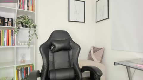 Lucia online show from 04.03.26