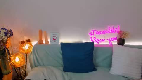 Snapshot of lucia_lucky chatting on 11.15.25 Sindy online show from 11.15.25