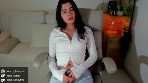 Snapshot of lucia_sandy chatting on 10.22.25 Lu   Intagramsandy fireeyes online show from 10.22.25