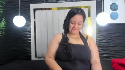 Snapshot of lucia_vonne chatting on 02.24.25 Lucia Vonne online show from 02.24.25