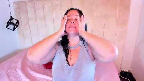 Snapshot of lucia_vonne chatting on 09.16.25 Lucia Vonne online show from 09.16.25