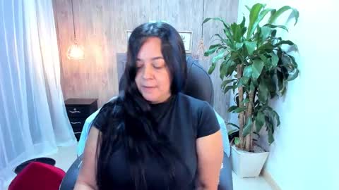 Snapshot of lucia_vonne chatting on 09.23.25 Lucia Vonne online show from 09.23.25