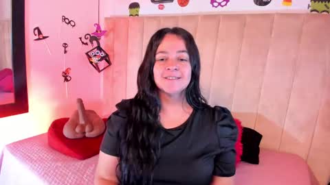 Snapshot of lucia_vonne chatting on 10.07.25 Lucia Vonne online show from 10.07.25