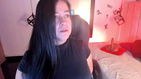 Snapshot of lucia_vonne chatting on 10.16.25 Lucia Vonne online show from 10.16.25