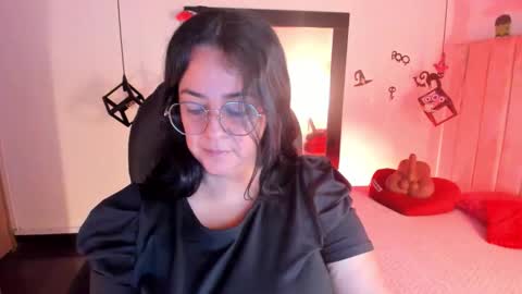 Snapshot of lucia_vonne chatting on 10.19.25 Lucia Vonne online show from 10.19.25