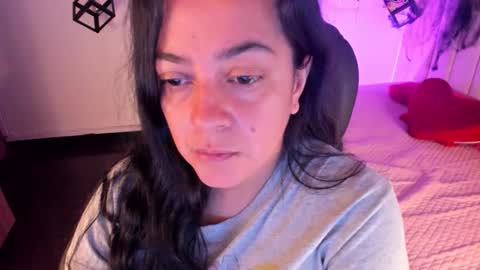 Snapshot of lucia_vonne chatting on 10.30.25 Lucia Vonne online show from 10.30.25