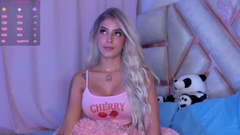 LuciaJhonnes online show from 11.05.25