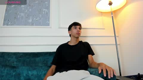 Snapshot of lucian_davi chatting on 01.05.25 Pirulo online show from 01.05.25