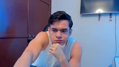 Snapshot of lucian_gomez chatting on 10.07.25 Lucian Gomez online show from 10.07.25