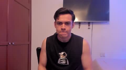 Snapshot of lucian_gomez chatting on 10.13.25 Lucian Gomez online show from 10.13.25