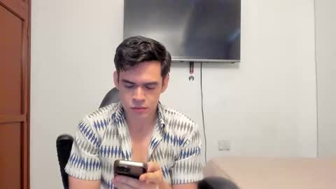 Snapshot of lucian_gomez chatting on 10.17.25 Lucian Gomez online show from 10.17.25