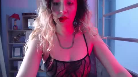Snapshot of luciana_evaans chatting on 12.19.24 Luciana Evans online show from 12.19.24