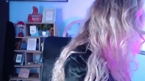 Snapshot of luciana_evaans chatting on 01.27.25 Luciana Evans online show from 01.27.25