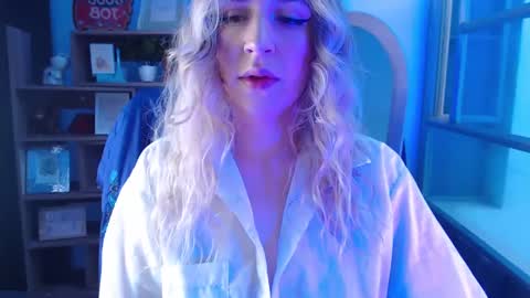 Snapshot of luciana_evaans chatting on 02.20.25 Luciana Evans online show from 02.20.25