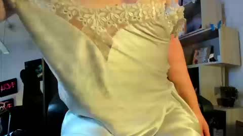 Snapshot of luciana_evaans chatting on 09.16.25 Luciana Evans online show from 09.16.25