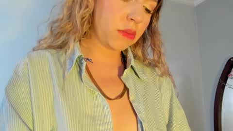 Snapshot of luciana_evaans chatting on 02.17.26 Luciana Evans online show from 02.17.26