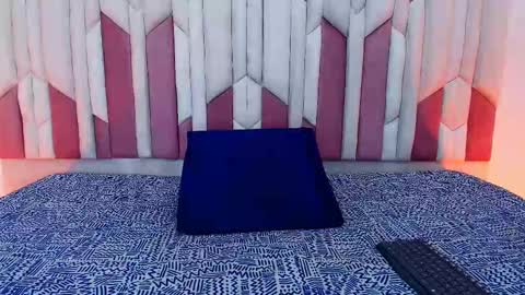 instagram luciana417  online show from 09.30.25