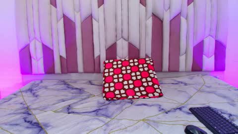 instagram luciana417  online show from 10.15.25