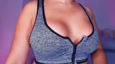 instagram luciana417  online show from 12.02.25