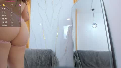 Snapshot of lucianavalenti chatting on 04.10.26 lucianavalenti online show from 04.10.26